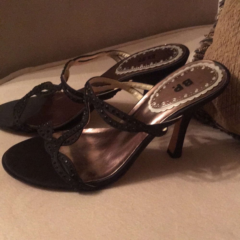 Shoes - Picture 2 of 4